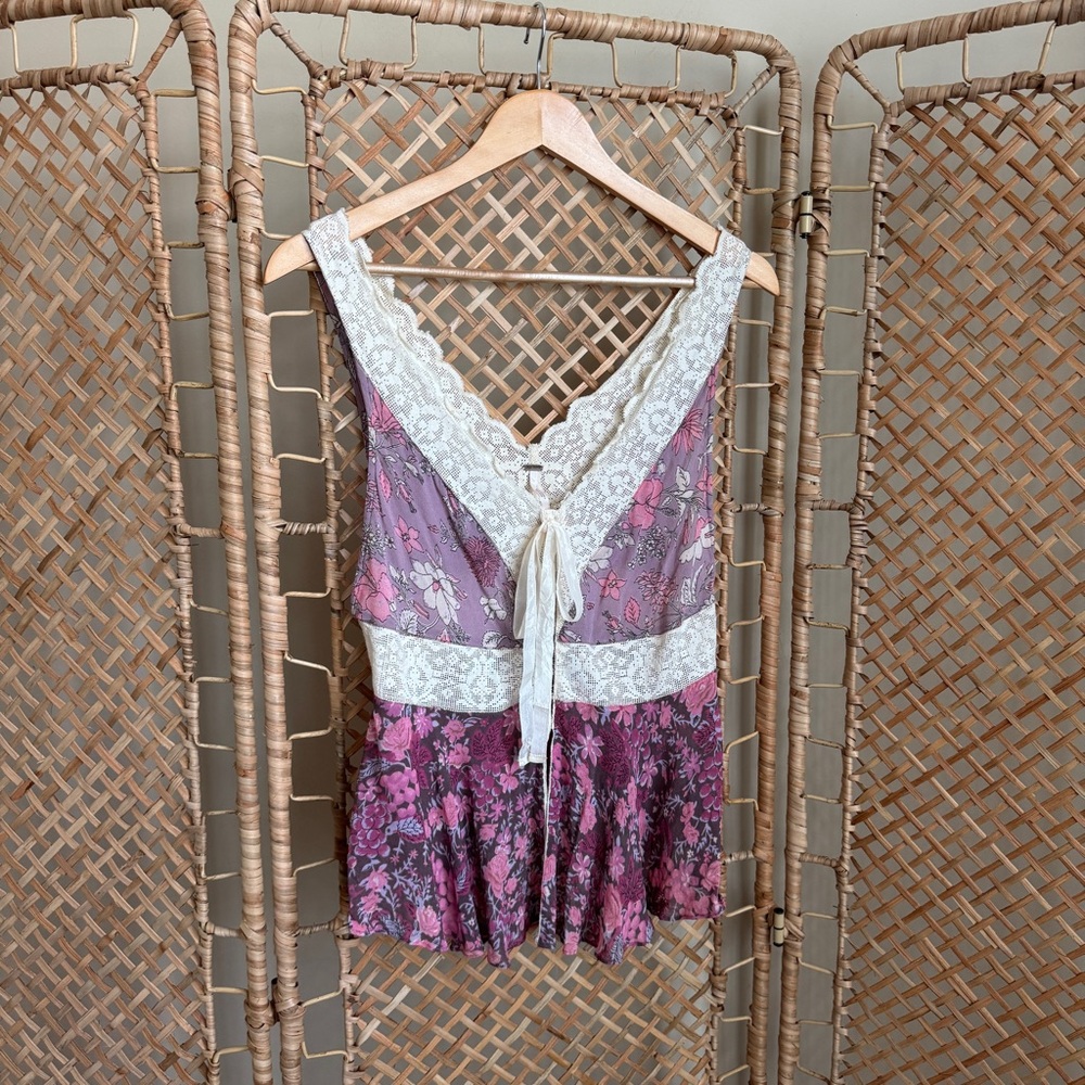 Free People Pink Purple Floral Hook & Eye Clasp Front Lace Trim Tank Top size 6